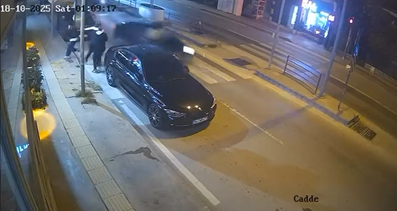 Yalova’da Feci Kaza: Sürücü Kontrolünü Kaybetti, Yayalar Tehlike Atlattı!