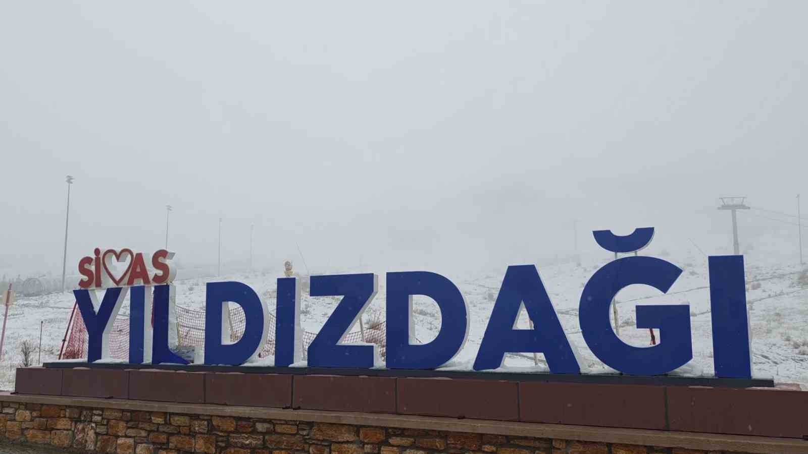 Yıldız Dağı Kayak Merkezi, Mevsimin İlk Karıyla Beyazlara Büründü