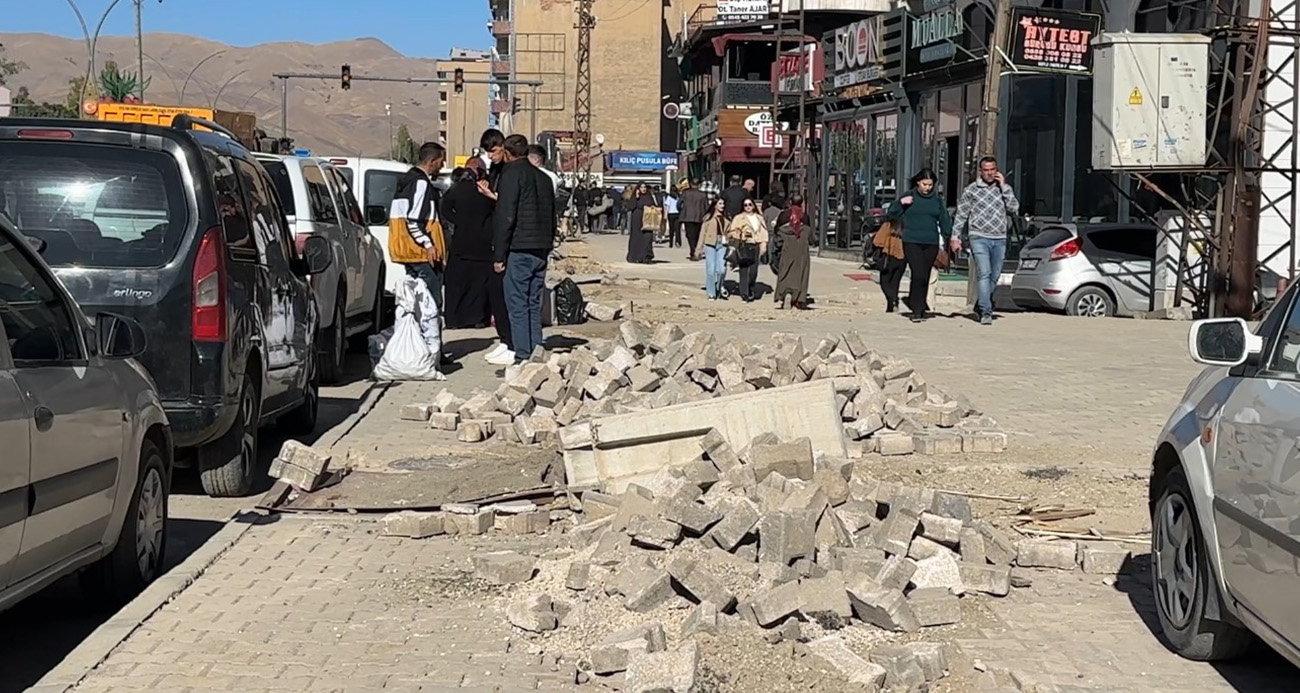 Yüksekova İpekyolu Caddesi, Altyapı Çalışmalarının Ardından Harabeye Döndü