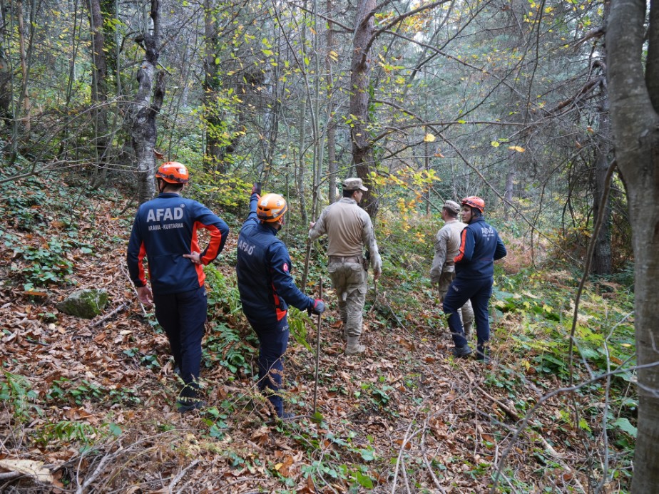 1 Kilometrelik Alanda Kayıp Anne ve Oğlu İçin Yoğun Arama Çalışmaları Devam Ediyor