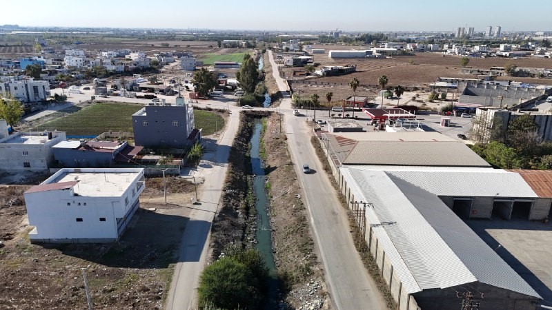 Adana’da Atık Su Deresi Mahalleliyi Mağdur Ediyor