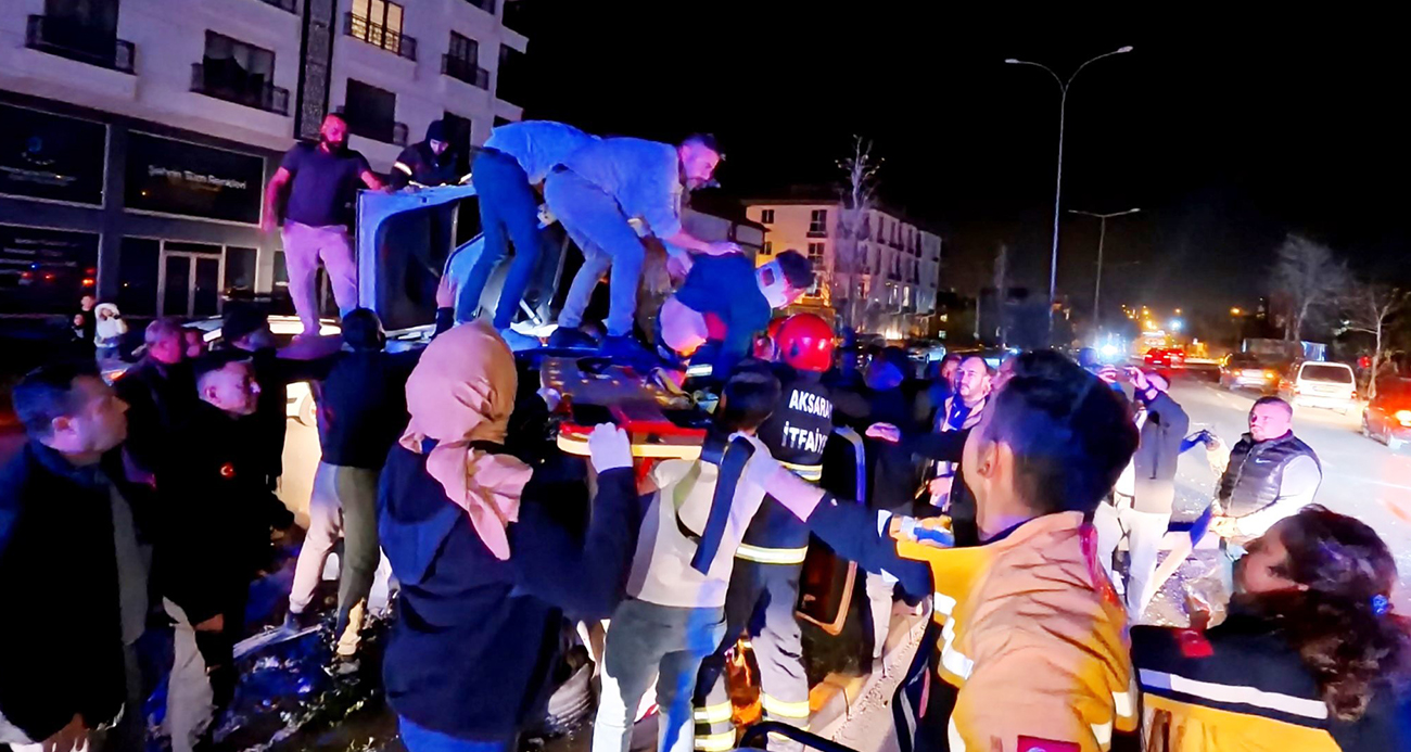 Aksaray’da Trafik Kazası: 2 Yaralı, Araç Hurdaya Döndü