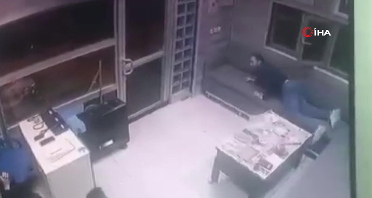 Ankara’da Alkollü Yolcu Taksi Şoförüne Ateş Açtı: Güvenlik Kamerasında