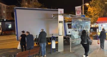 Ataşehir’de Kontrolden Çıkan Kamyonet Otobüs Durağına Çarptı