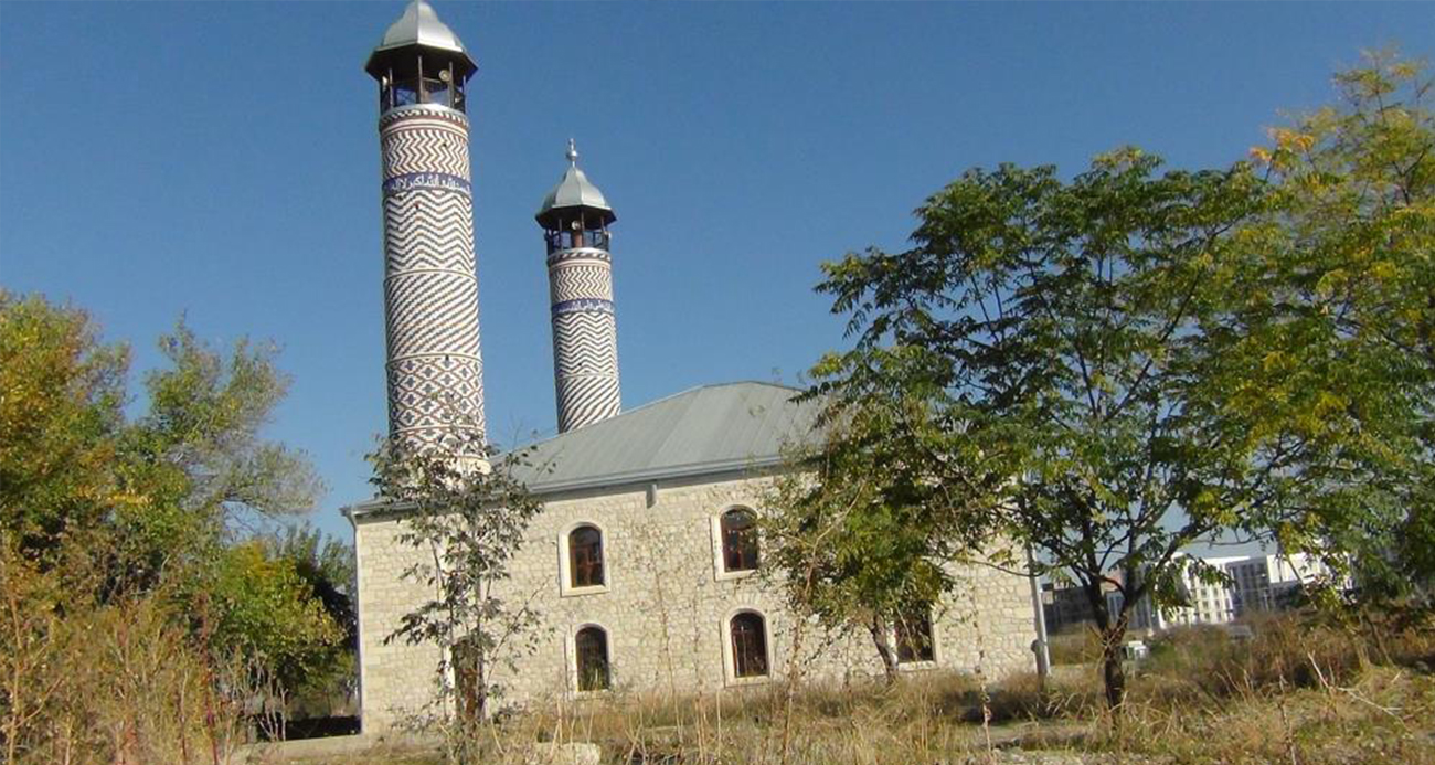 Azerbaycan’ın Ağdam Şehrinde Tarihi Cuma Mescidi İbadete Açıldı