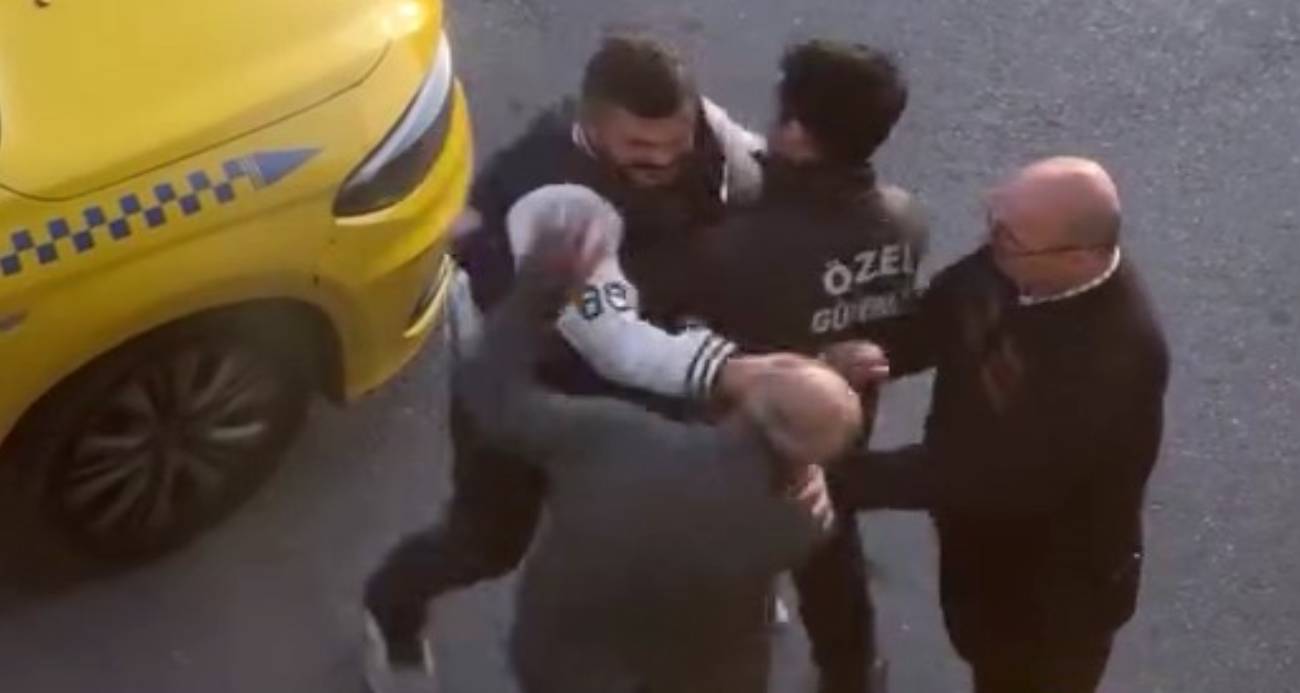 Başakşehir’de Taksiciler Arasında Yaşanan Tokatlı Kavga Kameralara Yansıdı