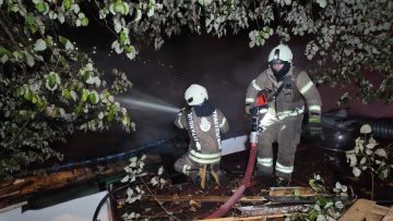 Beykoz’da Şömineden Kaynaklanan Yangın Restoranı Harabeye Çevirdi