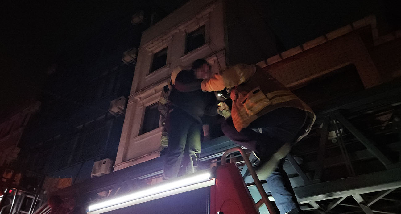 Beyoğlu’nda Elektrik Tesisatı Kaynaklı Yangın: 4 Kişi Kurtarıldı