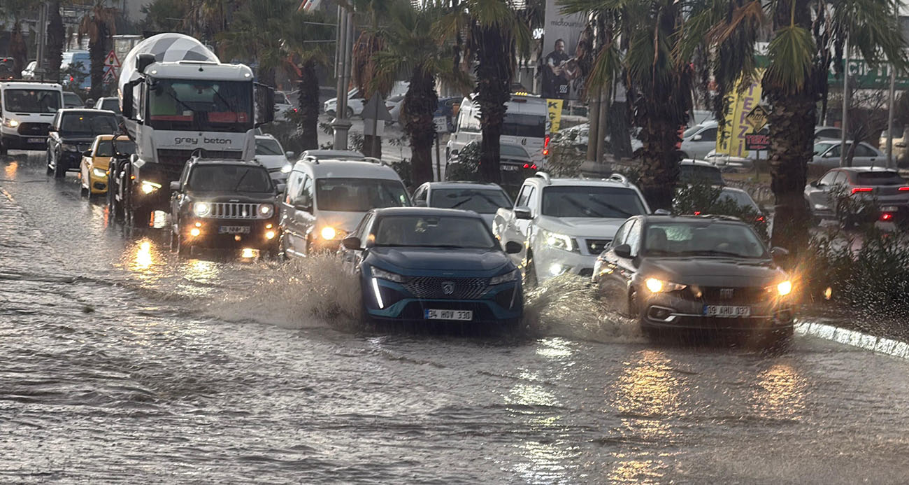 Bodrum’da Sağanak Yağış Hayatı Felç Etti