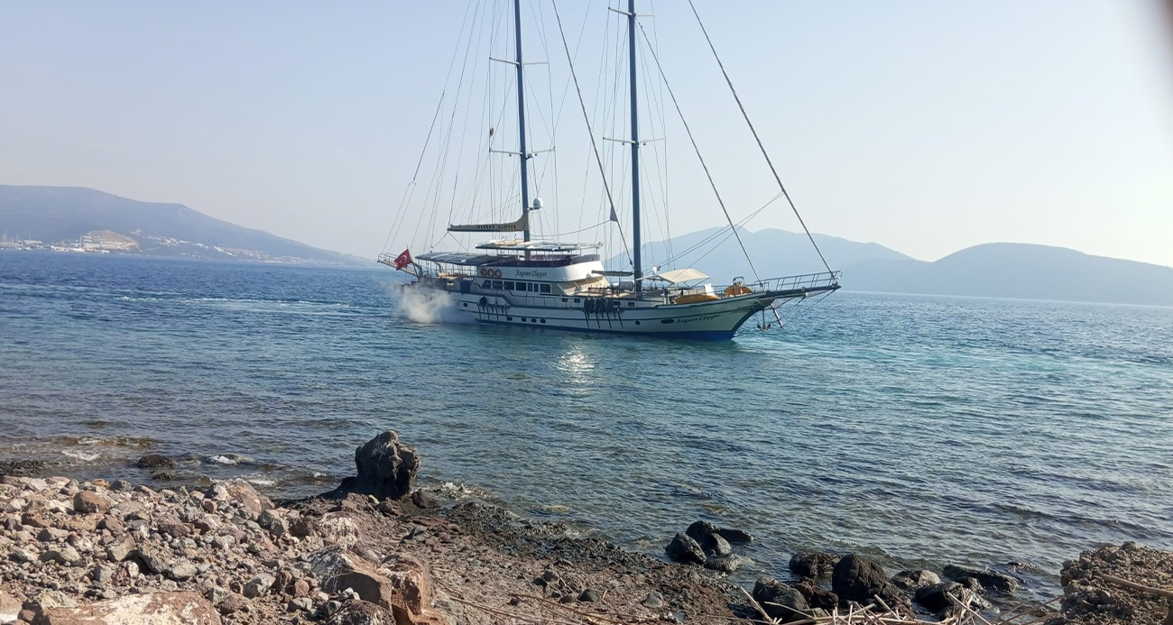Bodrum’da Yelkenli Tekne Karaya Oturdu: Kurtarma Operasyonu Devam Ediyor