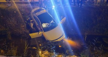 Çanakkale’de Trafik Kazası: Sürücü Araçtan Çıkmak İstemeyince Kurtarma Çalışmaları Zorlandı