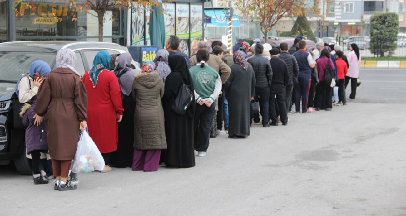 Çorum’da Hamsi Fiyatları Düşüyor: Vatandaşlar Uzun Kuyruklar Oluşturdu