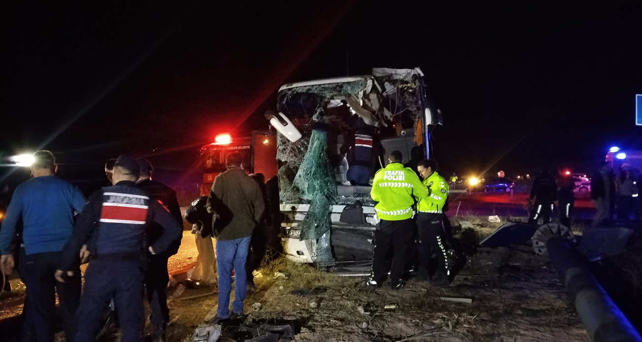Denizli’deki Trafik Kazası: Minibüs ve Otobüs Çarpıştı, Çok Sayıda Yaralı Var