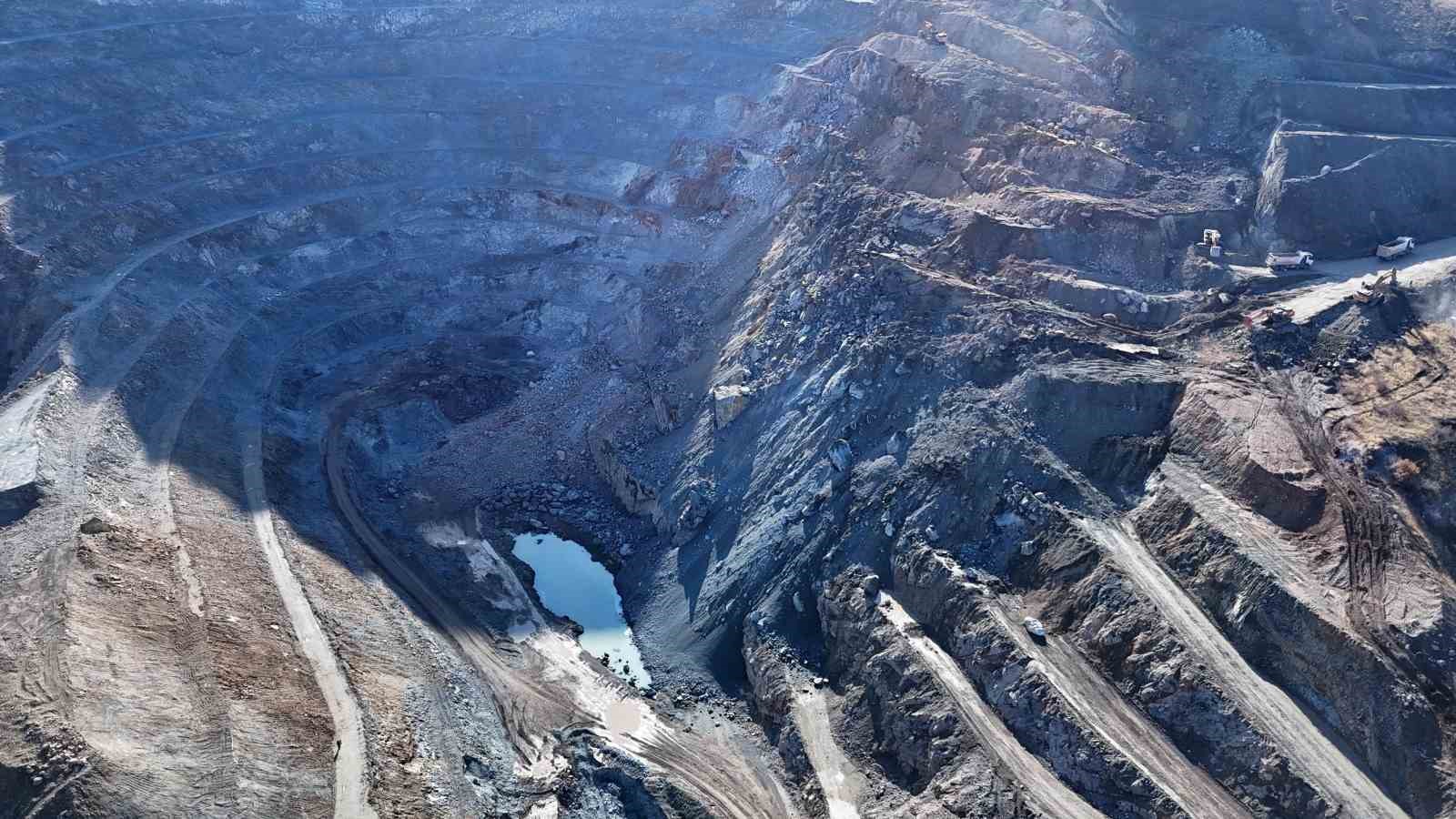 Divriği’deki Maden Kazasında Şantiye Müdürünü Kurtarma Çabası Sürüyor