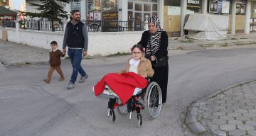 Engelli Kız İçin Okula Asansör Talebi