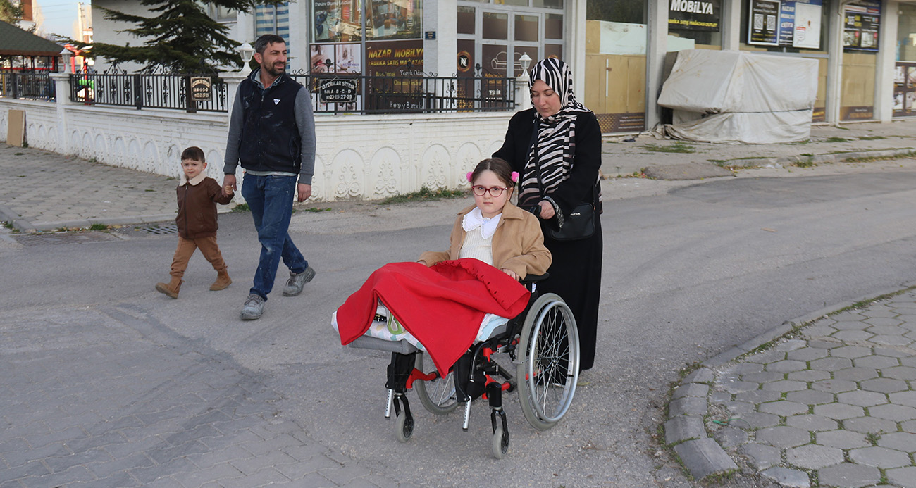 Engelli Kız İçin Okula Asansör Talebi