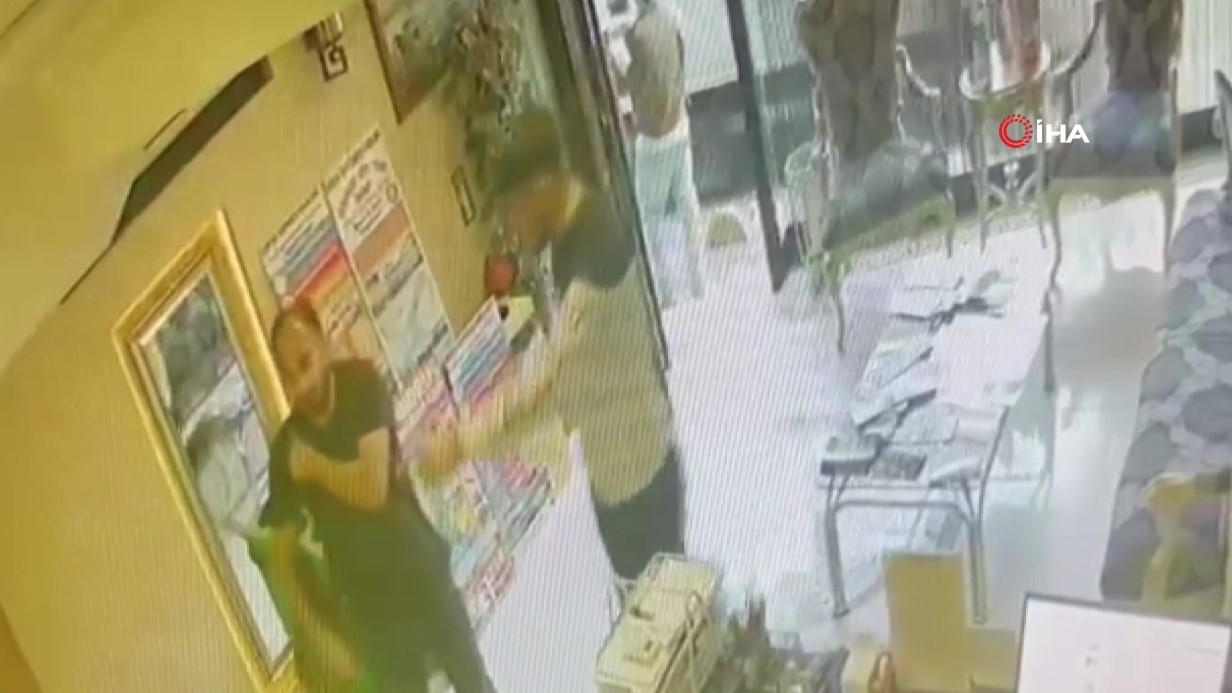 Fatih’teki Trajik Zehirlenme Olayında Otel Sahibi ve Çalışanı Tutuklandı