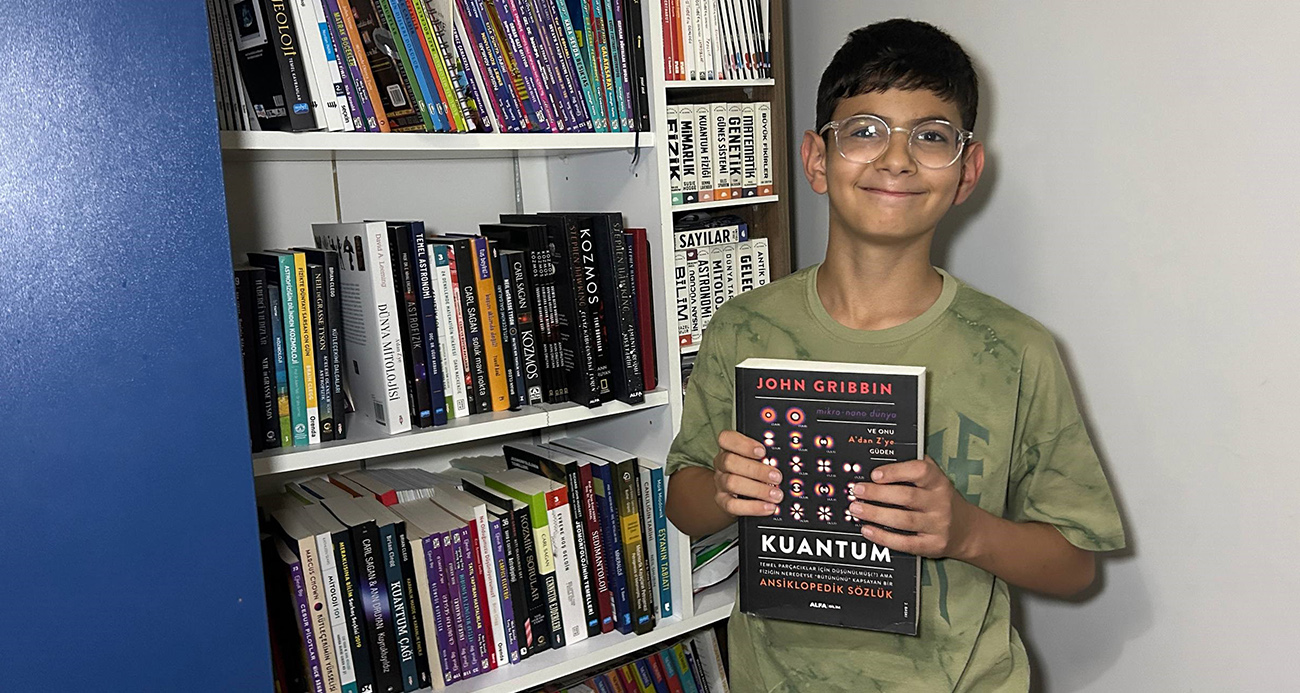 Genç Dahi Ümit Keçik, ABD’den Gelen Eğitim Davetini Kitaplarla Kutluyor