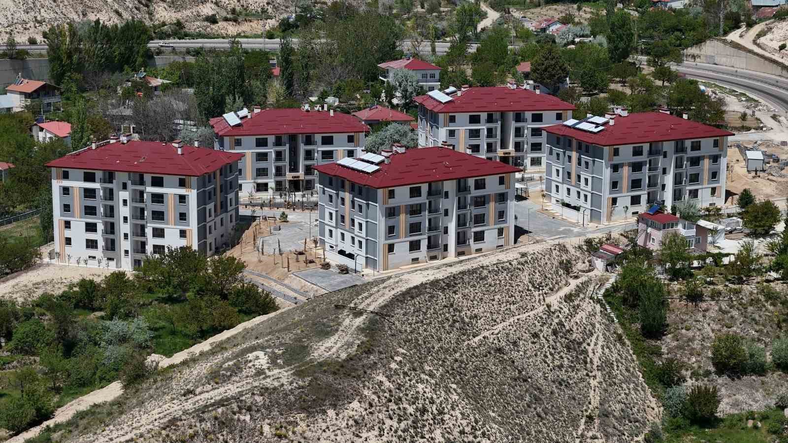 Gürün’de Depremzedelere Yeni Konutlarının Anahtarları Teslim Edildi