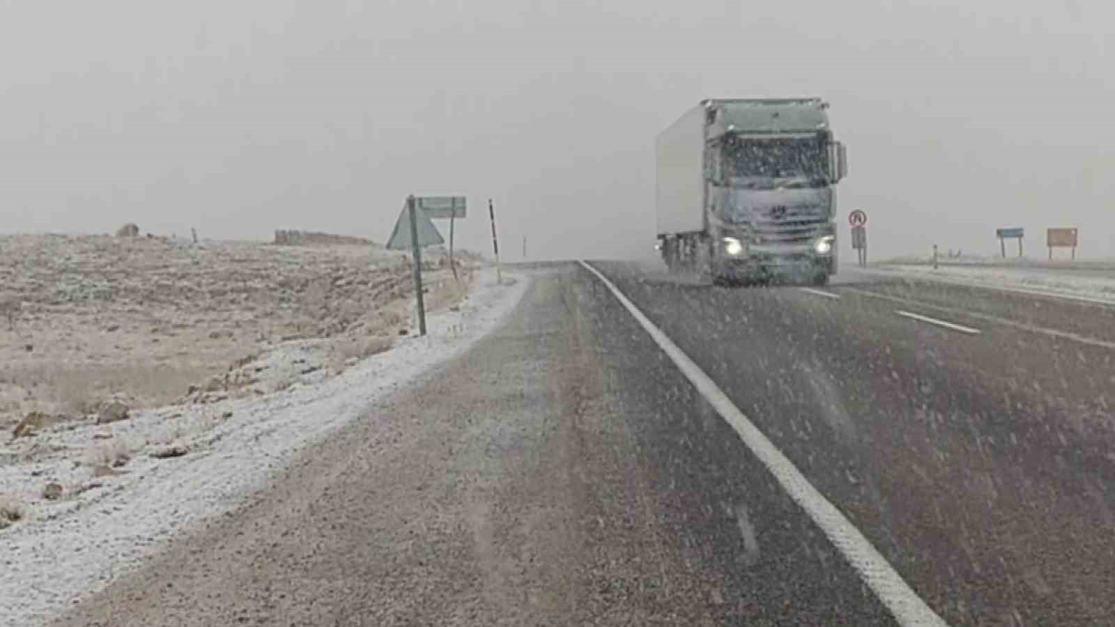 Gürün’de Kar Yağışı Hayatı Olumsuz Etkiledi