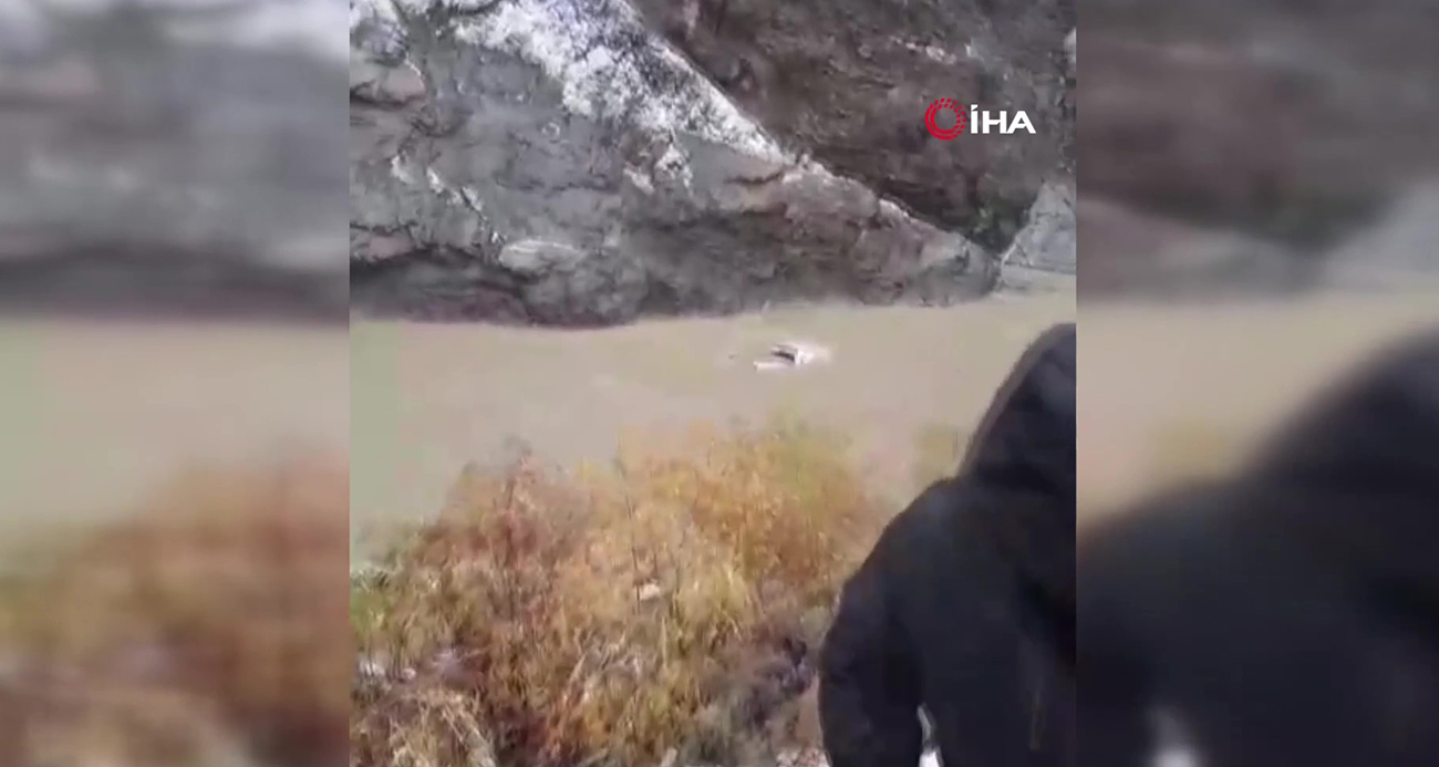 Hakkari’de Zap Suyu’na Kamyonet Düştü: İki İşçi Yaşamını Yitirdi, Üç İşçi Yaralandı