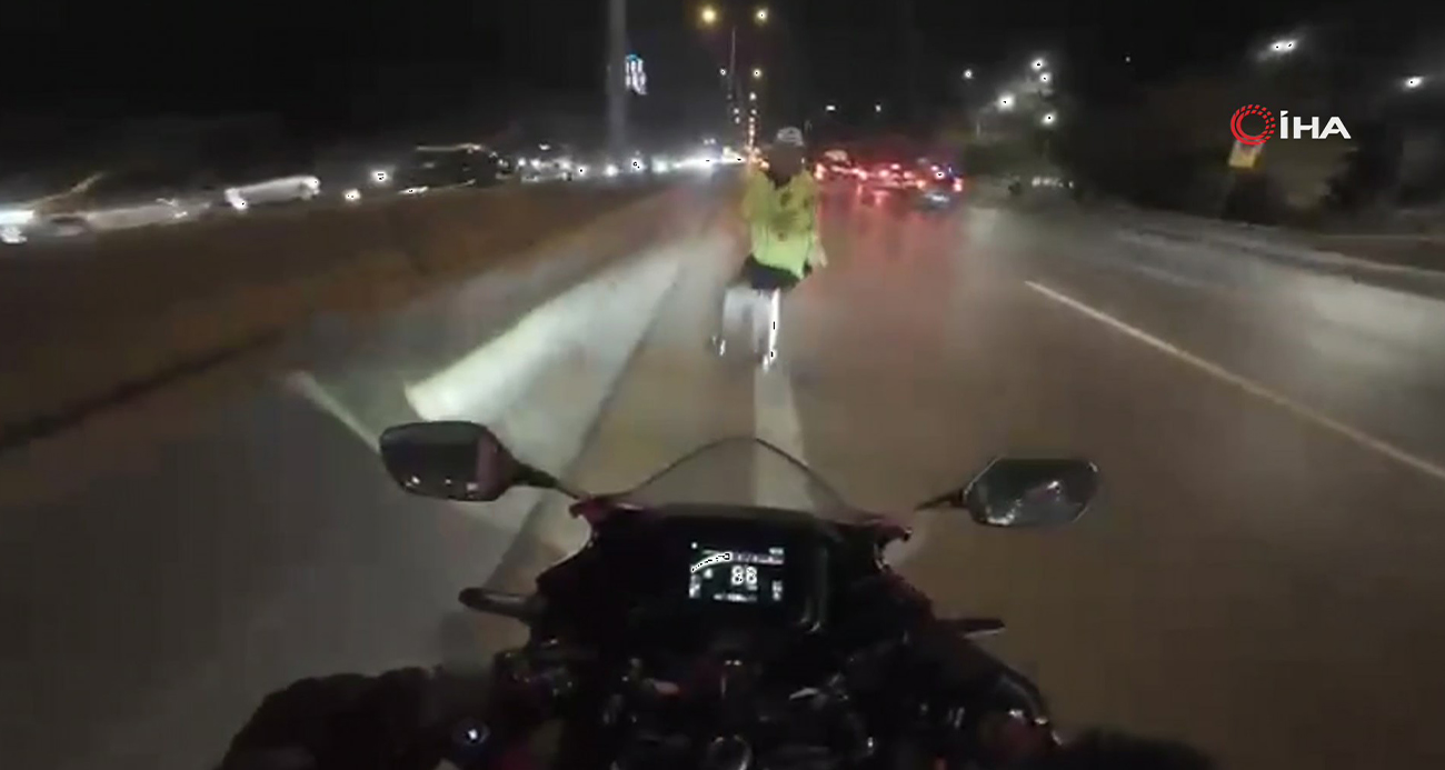 İstanbul Maltepe’de Trafik Polisine Motosiklet Çarptı: O Anlar Kamera Kaydında