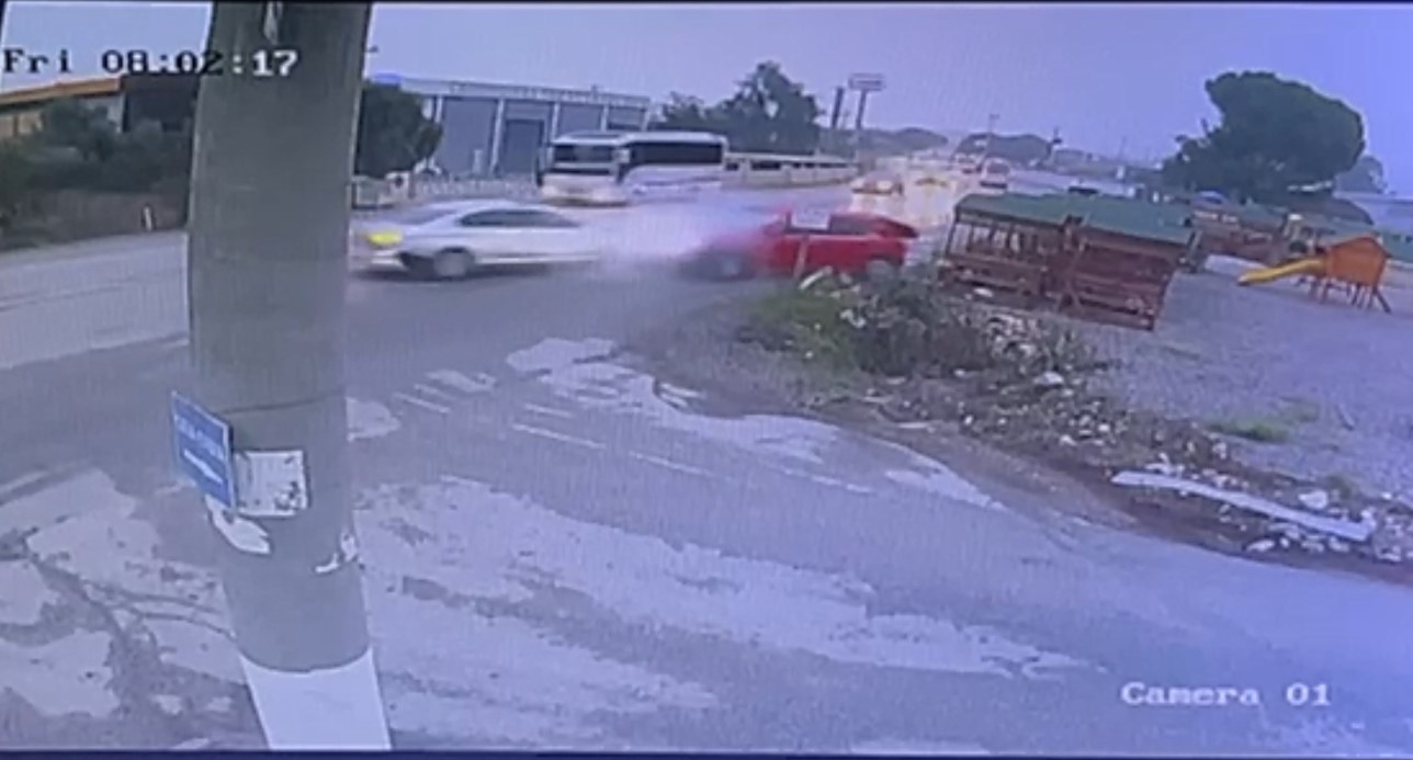 İzmir Kemalpaşa’da Korkunç Trafik Kazası: 2 Ölüm, 4 Yaralı