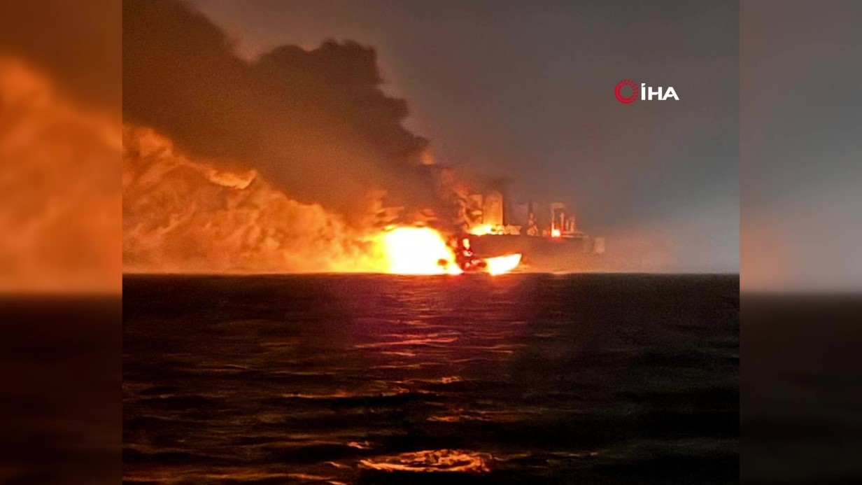 Kandıra Açıklarındaki Gemide Yangın: 25 Kişi Güvenle Tahliye Edildi