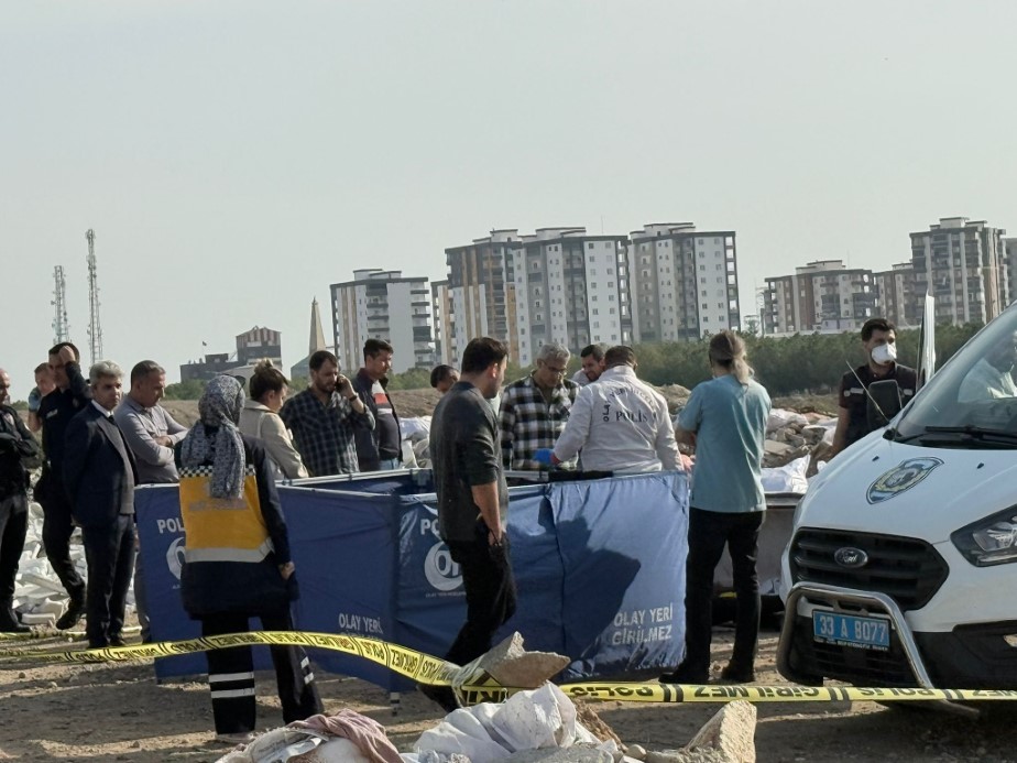 Mersin Tarsus’ta Dehşet Verici Cinayet: Ceset Çekyata Sarılı Halde Bulundu