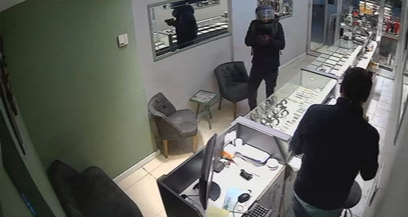 Ordu Fatsa’da Kuyumcu Soygunu Güvenlik Kameralarına Yakalandı