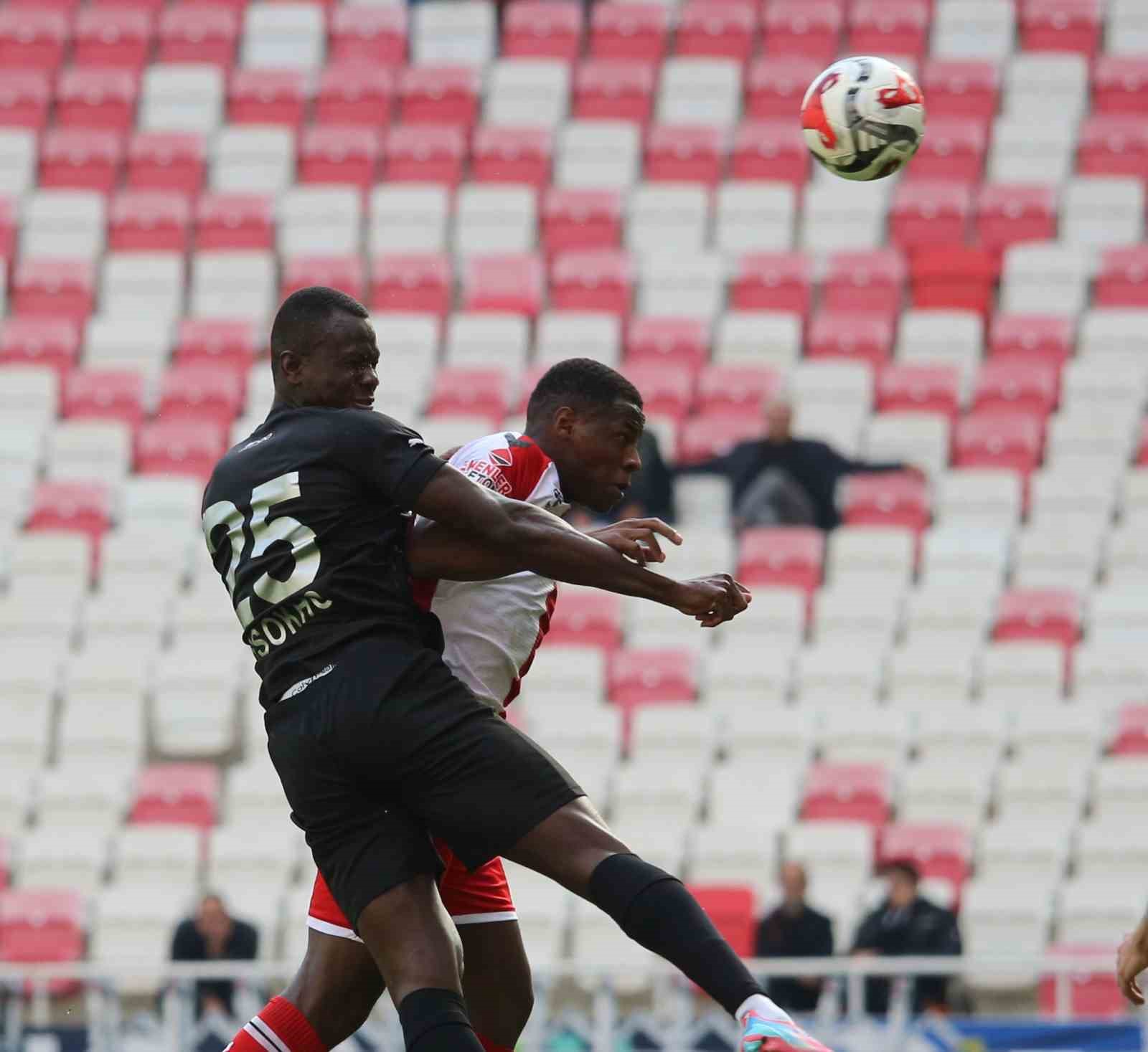 Özbelsan Sivasspor, Manisa FK’yı 3-2 Yendi
