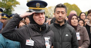 Şehit Ağabeye Polis Kardeşin Gözyaşlarıyla Veda