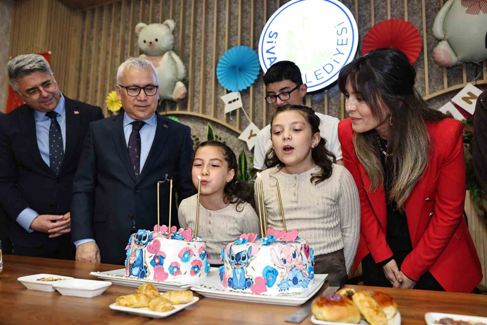 Şehit Babanın Kızlarına Anlamlı Doğum Günü Sürprizi