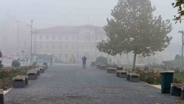 Sivas Kent Meydanı Yoğun Sis Altında Kayboldu