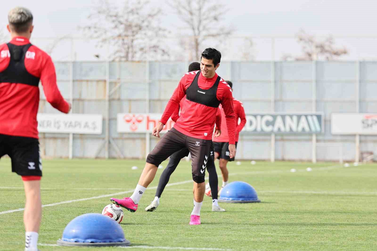 Sivasspor, Esenler Erokspor Maçı Öncesi Son Hazırlıklarını Sürdürüyor