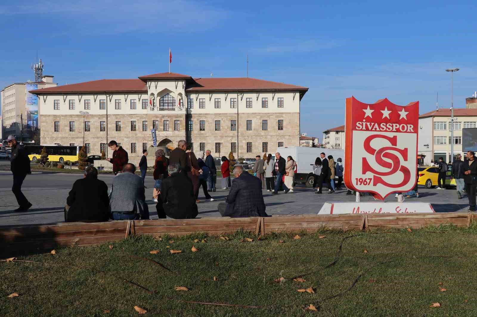 Sivasspor’un Yeni Transferi Luan Campos Ani Ayrılığıyla Gündemde