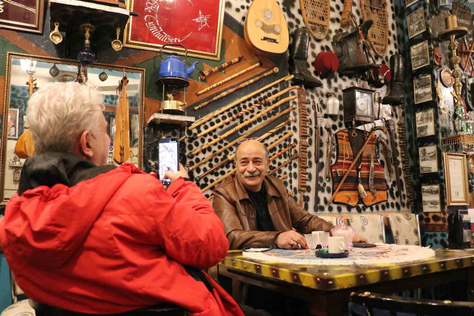 Sivas’ta Bir Demlikten Başlayan Antika Tutkusu, Şehrin Gözde Kafesine Dönüştü