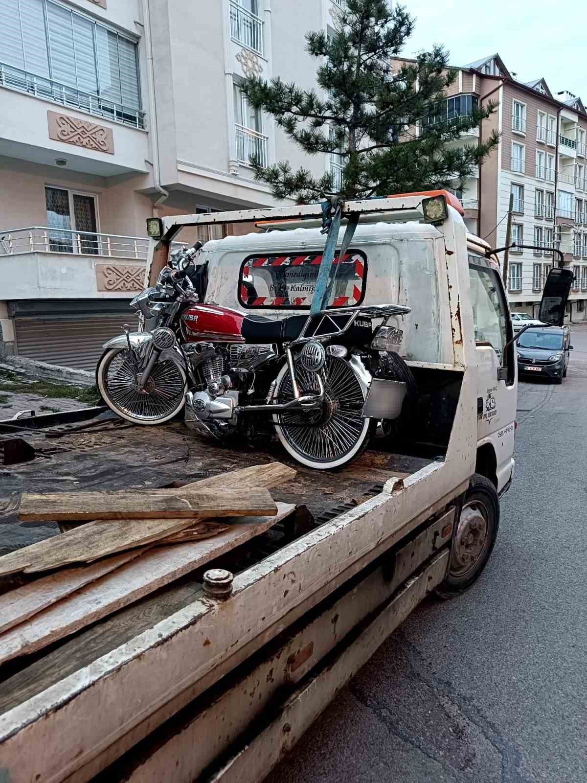 Sivas’ta Drift Yapan Motosiklet Sürücüsüne Ağır Ceza