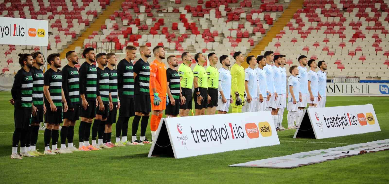 Sivas’ta Futbol Şöleni: Serik Spor, Adana Demirspor’u 4-0 Yendi