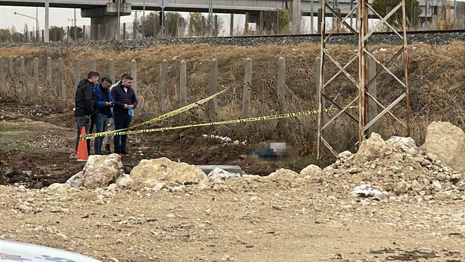 Sivas’ta Kaybolan Yaşlı Adamın Acı Sonu: Demir Yolu Kenarında Ölü Bulundu