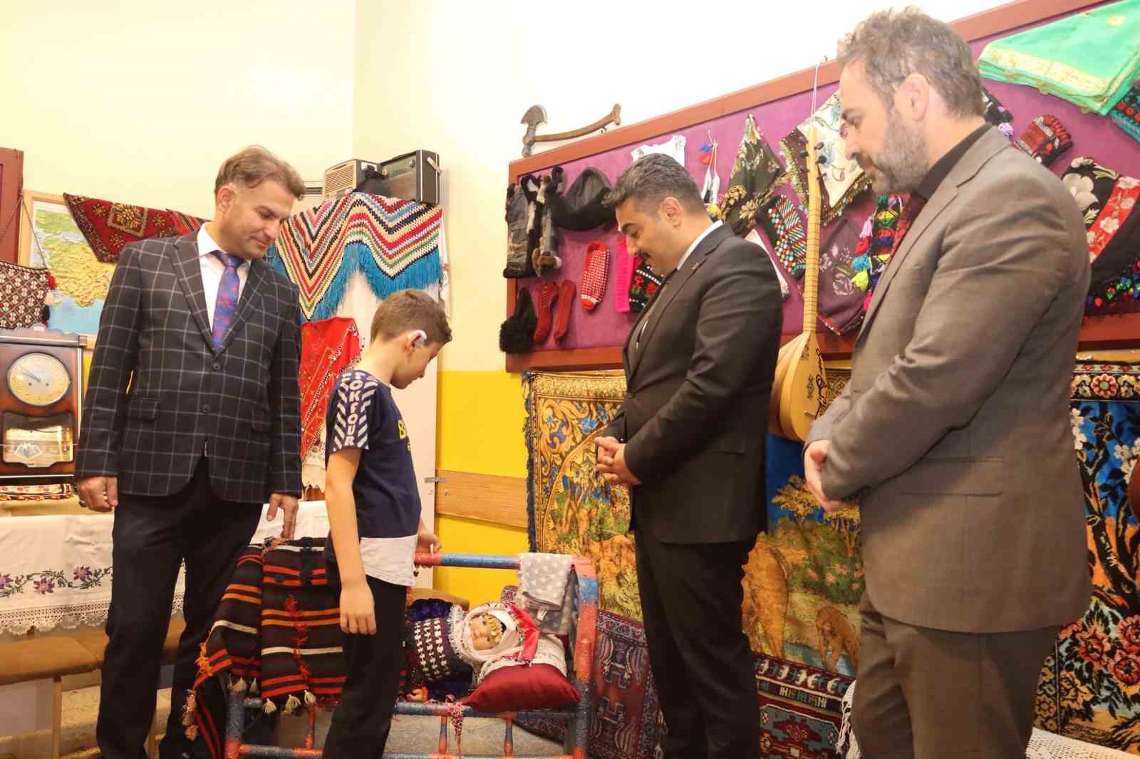 Sivas’ta Öğrenciler Türk Kültürünü Sahneye Taşıdı