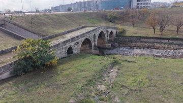 Tarihi Haramidere Köprüsü E-5 Karayolu Yanında İhmal Edilmiş Durumda