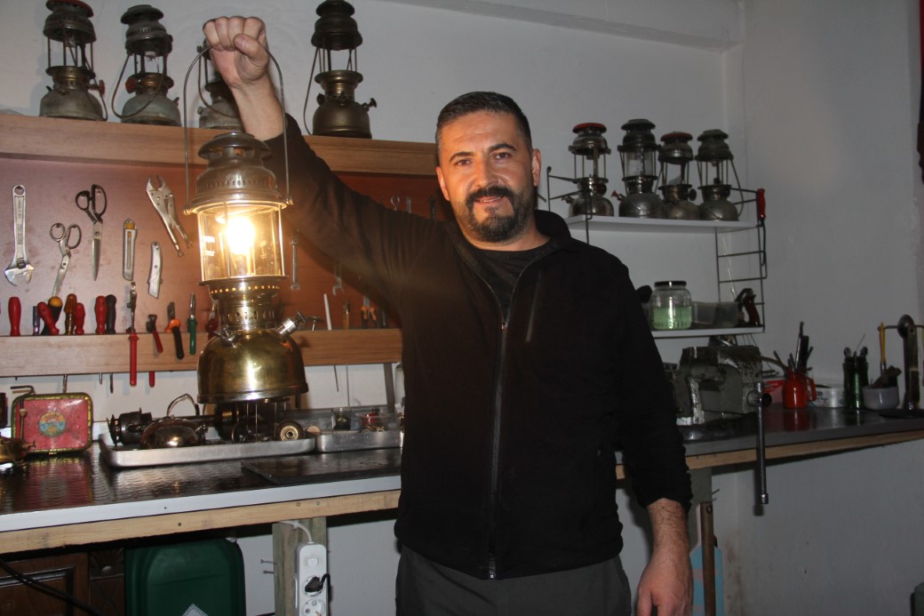 Tarihi Lambaların Sessiz Bekçisi: Mesut Fırtına