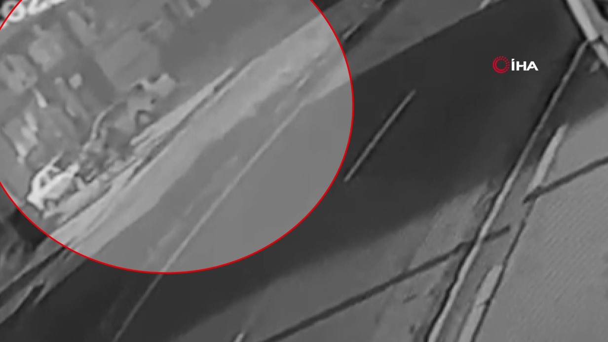 Trabzon’da Kaldırımda Yürüyen Aileye Otomobil Çarptı: Üç Yaralı