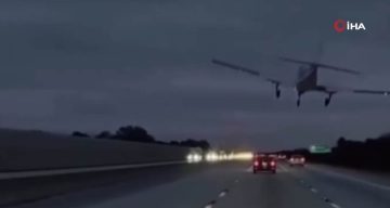 ABD, Florida’da Uçak Araca Çarptı: Bir Yaralı