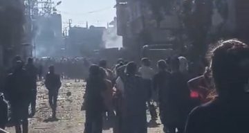 Adana Yüreğir’de Mahalle Kavgası: Taşlar, Şişeler Havada Uçuştu