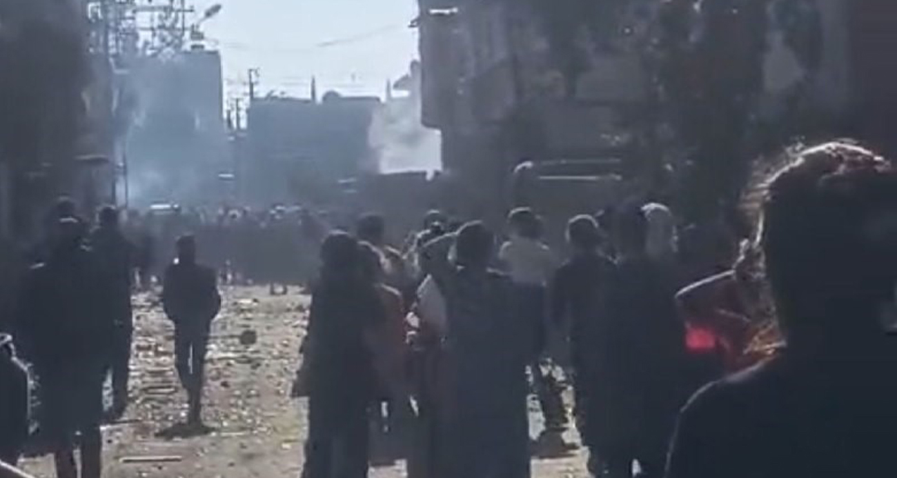 Adana Yüreğir’de Mahalle Kavgası: Taşlar, Şişeler Havada Uçuştu