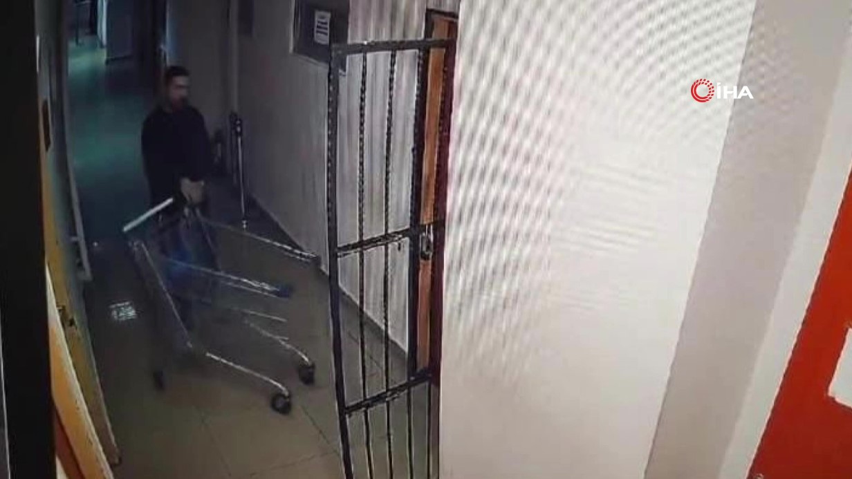 Adliye Emanet Deposundan Büyük Hırsızlık Olayı Güvenlik Kameralarına Yansıdı