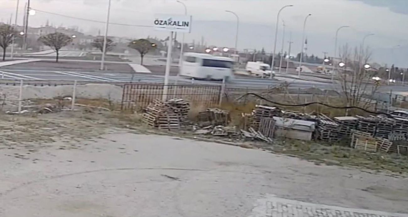 Afyonkarahisar’da Öğrencileri Taşıyan Midibüs Kazası: 18 Yaralı