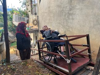 Antalya’da Üvey Baba, Engelli Oğlunun Hayatını Kolaylaştırmak İçin Evine Raylı Asansör Kurdu